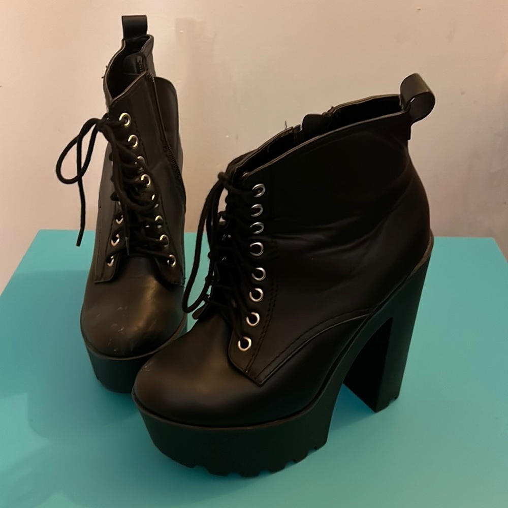 Black zip up boot heels 7